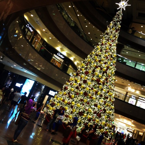 This year’s Takashimaya S.C. Christmas Tree is brought to you by Cartier!  To me, Takashimaya’s is arguably one of the best – if not the best – on Orchard Road.  Its lighting up is an event on its own.