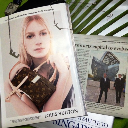 Frank Gehry’s works dominate print media.  The Twisted Box monogram bag, which retails at US$ 4400, on a magazine ad, vis-à-vis Fondation Louis Vuitton, that “spaceship” that was dropped on to Paris.  Both of these are new testaments to Frank Gehry’s status as a truly legendary architect – small– and big–scale.